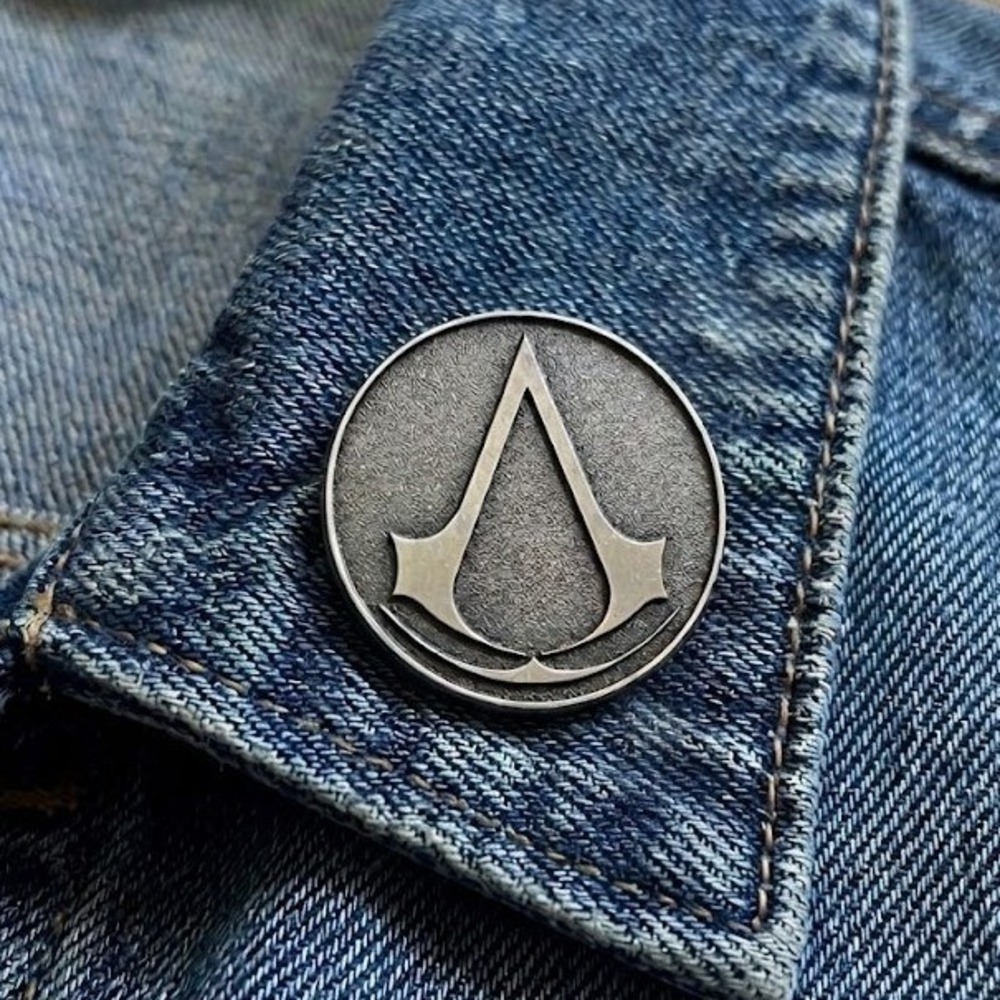 Assassins Creed Loot Crate Enamel Pin December 2016 Revolution Ubisoft Insignia